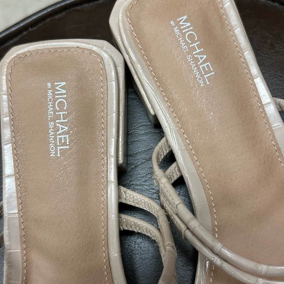 NWOT Michael Shannon Women's Light Tan Sandals Size 8 - Picture 3 of 5